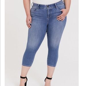 CROP BOMBSHELL SKINNY JEAN – PREMIUM STRETCH
